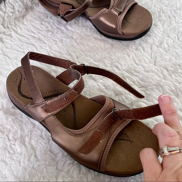 Clarks bronze sandals, size 11 - Picture 6 of 9